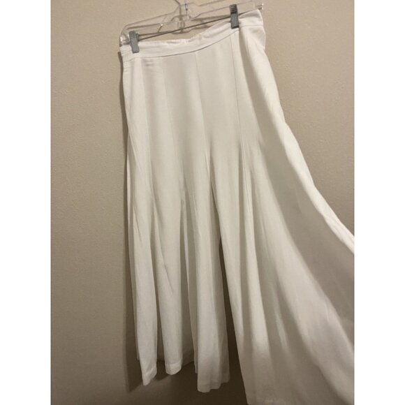 Elevate your wardrobe with the Petal + Pup Bonney Pants - Picture 3 of 5